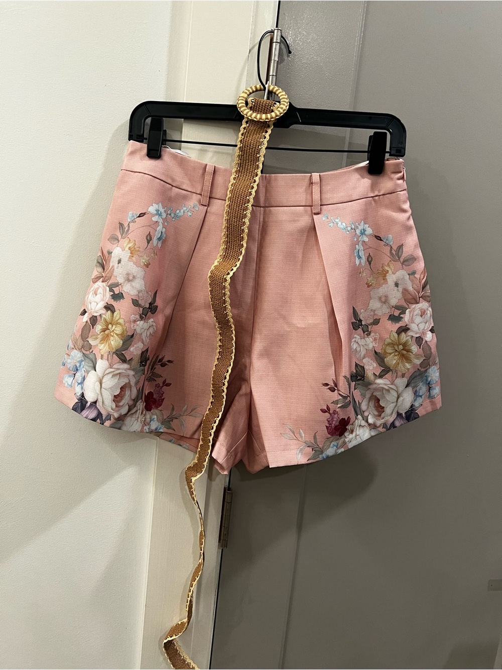 NWT Commense Floral shorts with belt - Picture 3 of 5